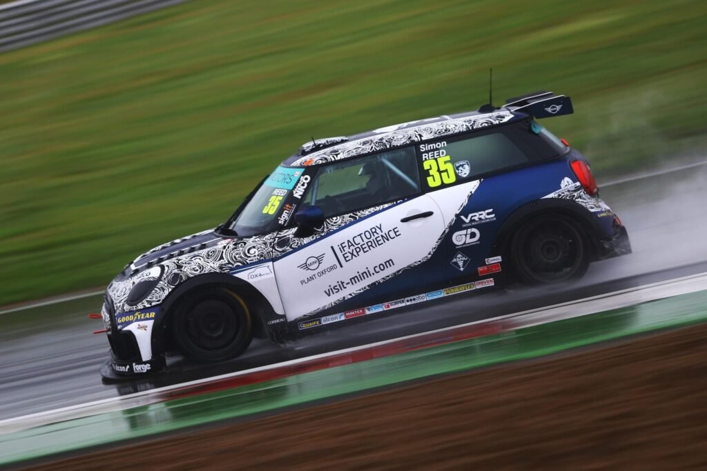 BMW Mini Challenge Brands Hatch Photos 4